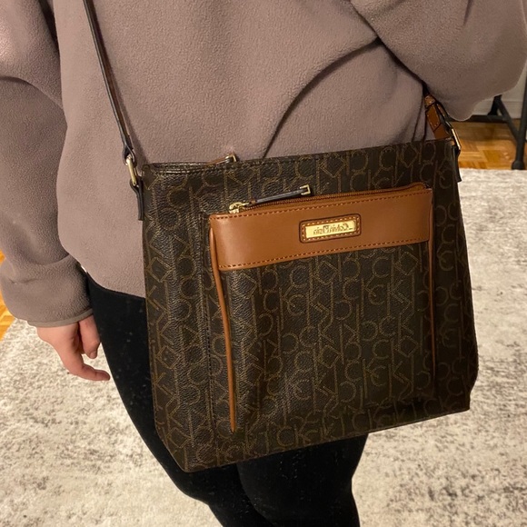 CALVIN KLEIN Monogram Crossbody - Picture 7 of 7